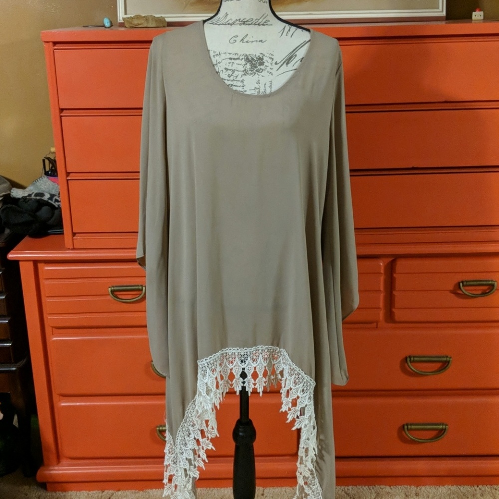 *Ladies lace trimmed tunic in tan size M